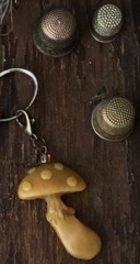 BEESWAX MUSHROOM WITH LOBSTER CLASP