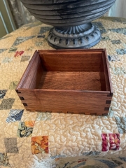 WALNUT BOX WITH LIP