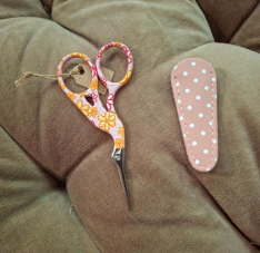 LIGHT PINK STORK SCISSOR WITH SHEATH