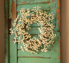 SNOWBERRY WREATH 24"
