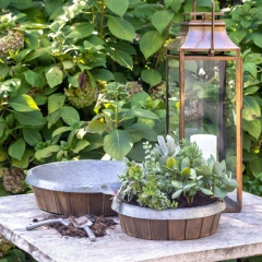 GALVANIZED LINED ROUND WOODEN TRAYS