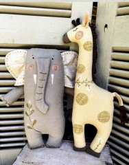 JUNGLE FRIENDS - ELEPHANT & GIRAFFE PATTERN