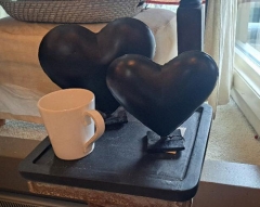 LARGE METAL HEART ON BASE