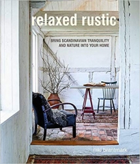 RELAXED RUSTIC HOME DECOR BOOK